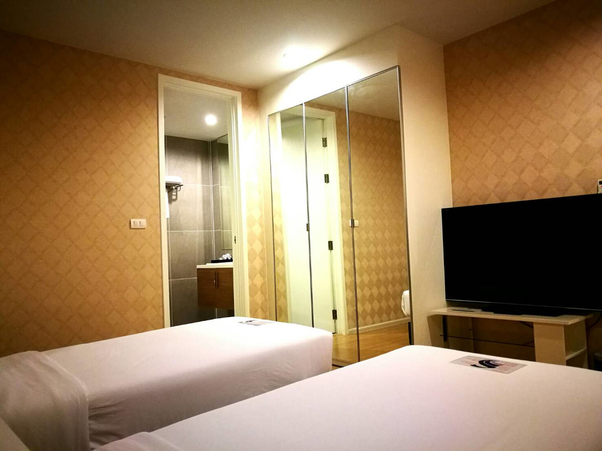 Icheck Inn Residence Sukhumvit 1 Bangkok Exterior photo